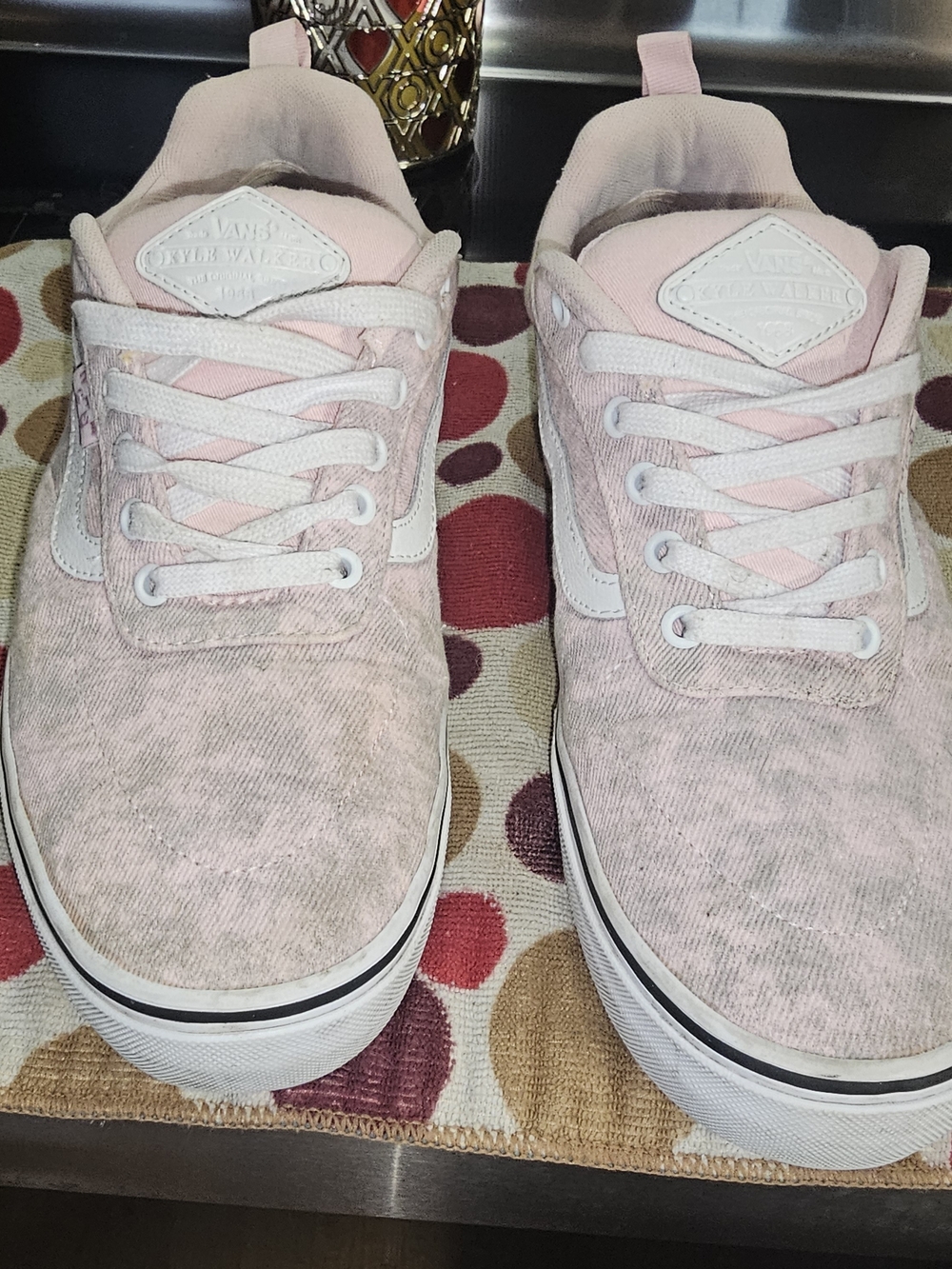 Vans Mens  Pink Low-Profile Canvas Sneakers.